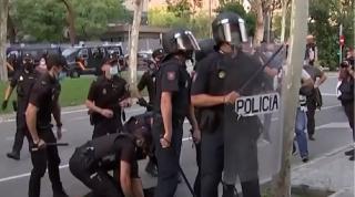 Proteste violente la Madrid, împotriva carantinării anumitor cartiere (Video)