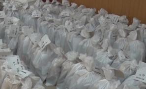 A început distribuirea buletinelor de vot