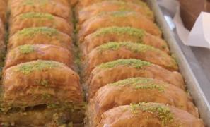 Piaţa Habermann din Sibiu s-a umplut de plăcinte și bunătăți