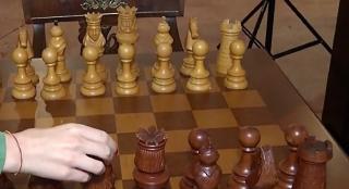 Masa de șah a lui Nicolae Ceaușescu, scoasă la licitație pentru un preț de pornire de 500 de euro