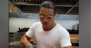 Celebrul bucătar Salt Bae, obligat să-și închidă restaurantul din Boston din cauza nerespectării măsurilor anticoronavirus