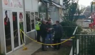 Explozie la Păuneşti. Hoţii au plecat cu mâna goală, după ce au aruncat un bancomat în aer | Video