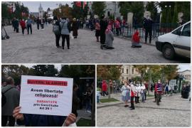 Protest la moaștele Sfintei Parascheva. Românii veniți din țară cântă și scandează în fața Mitropoliei