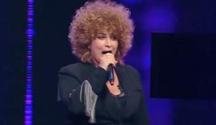 O concurentă din Italia face senzație pe scena X Factor (Video)