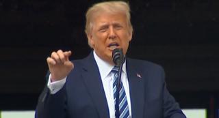 Donald Trump şi-a reluat campania electorală: "Naţiunea noastră va învinge acest teribil virus din China"