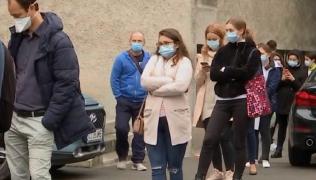 Viitorii medici din Cluj-Napoca, la cozi interminabile pentru a-şi completa dosarul de rezidenţiat, în plină pandemie