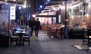 Masca a devenit obligatorie în spațiile publice din București