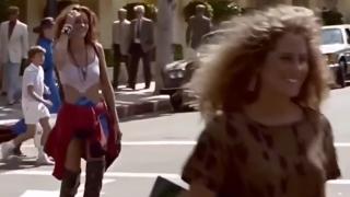 Cizmele purtate de Julia Roberts în filmul "Frumuşica", scoase la licitaţie