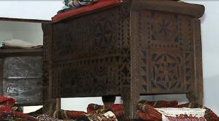 Un meșter din Ardeal a reînviat tradiția lăzilor de zestre