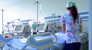 România a trecut de 5.000 de cazuri noi pe zi. Alte 82 de persoane au pierdut lupta cu virusul