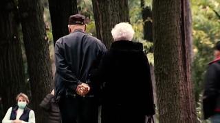 Unul din cinci bătrâni români bolnavi de Covid-19 moare. Bolile asociate fac ravagii