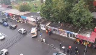 Femeie băgată cu forța în ambulanță, la Cluj-Napoca, după un scandal cu polițiștii pe motiv că nu purta mască [Video]