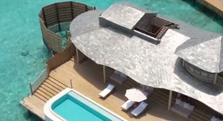 Vile suspendate deasupra oceanului, în Maldive