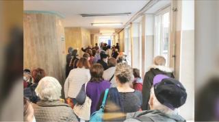 Pacienți cu alte afecțiuni decât coronavirus, ținuți pe la ușile medicilor și spitalelor (Video)