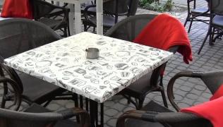 Vremea, dușmanul patronilor de localuri. Frigul îi va ţine pe clienţi departe de terase