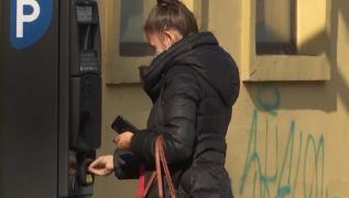 În Braşov, unul dintre cele mai căutate oraşe în sezonul rece, se dublează costul parcării