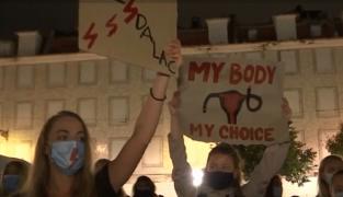 Grevă în Polonia. Femeile cer guvernului să renunţe la legea care interzice avorturile