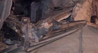 Prăbușirea unei clădiri istorice din București, surprinsă în imagini. Video