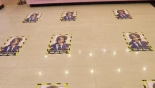 Emmanuel Macron, „călcat în picioare” într-un magazin de haine din Tripoli