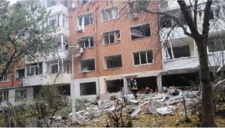 Explozie puternică într-un bloc de locuințe din Galați. Deflagrația a distrus totul în jur [Video]