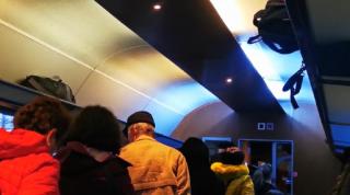 Regulile nu sunt făcute pentru toţi. Trenuri aglomerate chiar și pe timp de pandemie