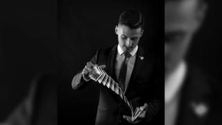 Radu Constantin, de la mentalist la actor, vlogger şi regizor. Prin ce provocări a trecut în drumul său spre succes