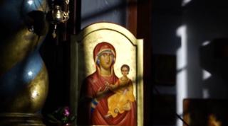 Sute de credincioşi, rugăciuni pentru pentru părintele Varlaam, infectat cu COVID-19