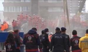 Fetiţă de 3 ani, găsită în viaţă, printre dărâmături, la patru zile după cutremurul din Turcia