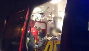 Adolescent de 16 ani, înjunghiat în spate în plină stradă, în Botoşani