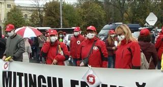 Membrii Sanitas au ieșit în stradă, acuzând lipsa de personal. Cazurile COVID cresc de la o zi la alta, iar medicii sunt epuizați