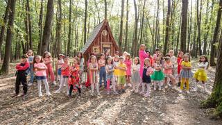 Alina Sorescu şi picii ei au lansat piesă nouă şi videoclip plin de culoare