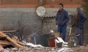 Descindere în Sinești, sursa majoră de poluare pentru Capitală. Localnicii au ars deșeuri chiar în fața autorităților