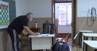 Şcoala online cu lecţii trimise prin poştă de profesori, pentru elevi