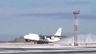 Aterizare de urgență pe un aeroport din Rusia. La bord se aflau 14 oameni