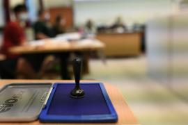 Cu doar 3 săptămâni până la alegeri, autoritățile caută soluții pentru ca suspecții de COVID să poată vota