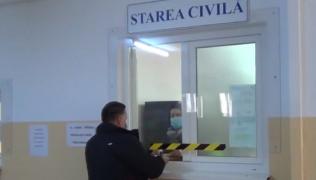 Visăm la digitalizare, dar ne întoarcem la birocraţie și la plimbările între ghişee, cu teancul de acte după noi