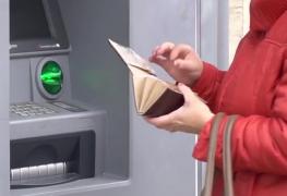 Oficial BNR, despre cum poate evita România criza: Concedieri sau tăieri salariale la stat