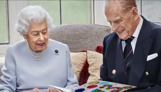 Regina Elisabeta a II-a şi Prinţul Philip sărbătoresc 73 de ani de căsnicie