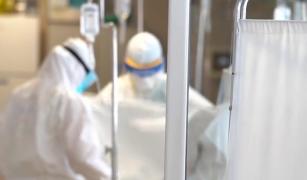 Povestea ta: Bolnavii Covid-19 descriu realitatea de dincolo de cifre și declarații. ”Am bătut cu lingura în tubul de oxigen”