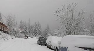 Iarna, primul episod: ninsori și viscol la munte. La Păltiniș a nins ca-n povești