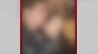 Băiat de 13 ani, bătut și umilit de două fete, în timp ce alţi copii se amuzau pe margine