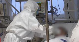 O femeie care şi-a dus mama la un spital din Târgovişte a luat-o decedată, infectată cu Covid-19. Povestea ta, o campanie Observator