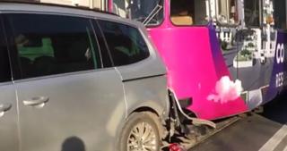 Un vatman a avariat cinci mașini, într-o clipă de neatenție, în Iași