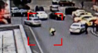 Polițist lovit cu maşina de fiul unui angajat la Guvern: "Ce, bă, unde e staţie? Unde se termină staţia de autobuz?"