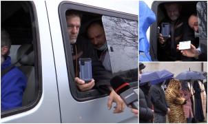 Credincioşi supăraţi că sunt opriţi de jandarmi, în drum spre slujba de Sf. Andrei: "Dar pe hoţi, pe criminali, pe ăia cu droguri, pe ăia nu-i opreşte?"