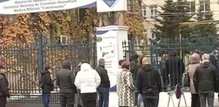 Coadă la Institutul Cantacuzino, pentru un supliment alimentar care ar ajuta la creşterea rezistenţei organismului în faţa infecţiilor