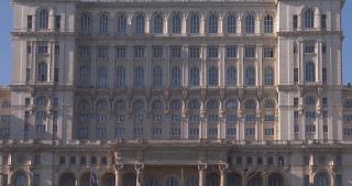 Birourile-fantomă ale parlamentarilor pentru care primesc o sumă de până la 28.000 lei pentru funcţionare