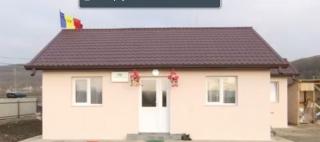 O familie din Iaşi a primit de 1 Decembrie o casă nou-nouţă, complet utilată şi mobilată