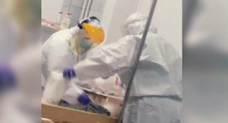 Autorităţile dau din umeri, forţate să ia decizii în cazul groaznic din spitalul reşiţean: "Angajatului nu îi pasă. Se fac cercetări"