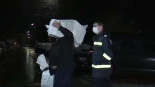 Noapte albă și nervi întinși după închiderea urnelor: "Şi-au bătut joc de oameni, i-au ţinut ca pe nişte animale"